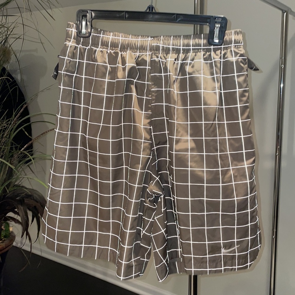 Reflective beige Nike short